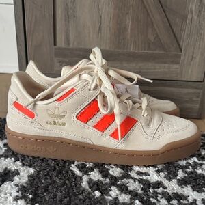 adidas originals women’s forum low tan Suede Sneakers with Orange  nwt 8.5